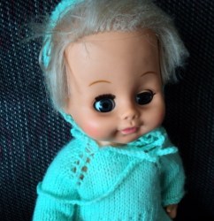 12'' 70s BLONDE PLAYMATES MUSICAL PULL CORD ROCK A BYE HP DOLL